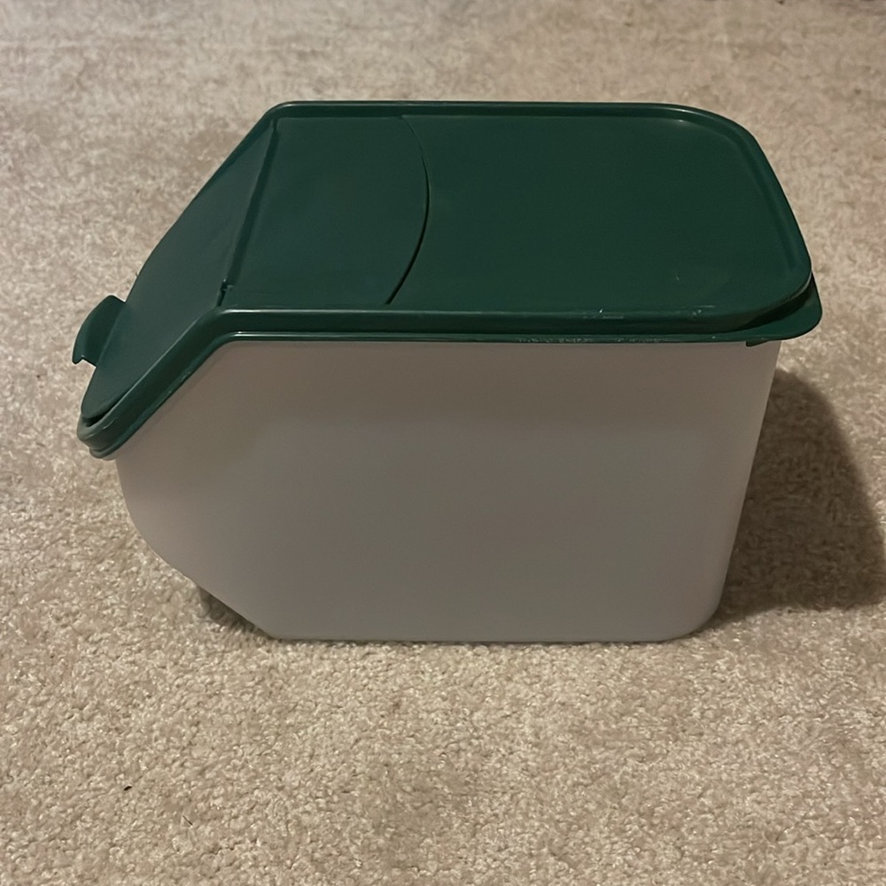 Tupperware storage mate